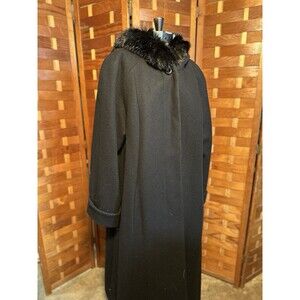 Worthington Black Wool Coat w/ Rabbit Fur Collar – Classic Vintage